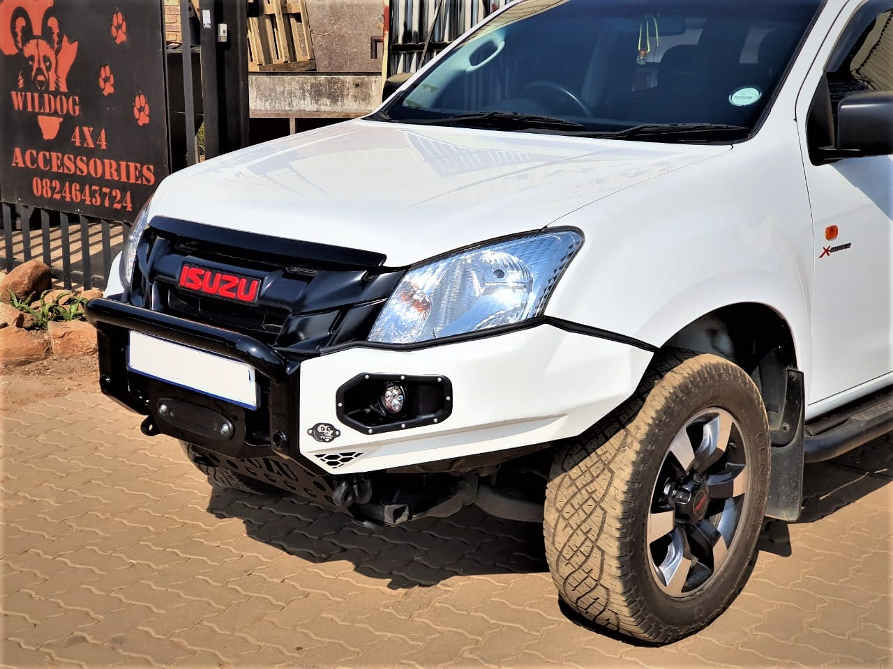 Isuzu DMAX KB6 Pre-Facelift - Front Replacement Bumper K9