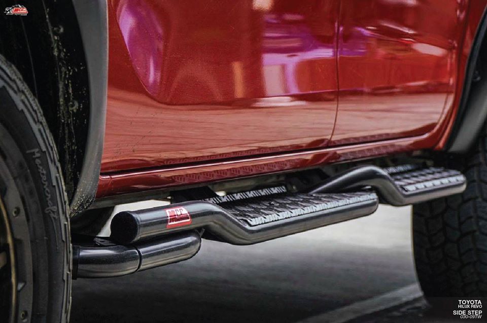 TOYOTA HILUX GD6 2016 TO CURRENT DOUBLE CAB MCC TWISTED SIDE STEPS - Side Steps - Go-4LO