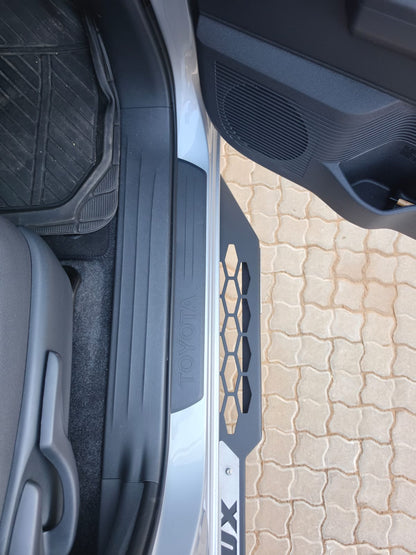 TSU GEAR - HILUX TRAVO 2026+ ROCK SLIDERS