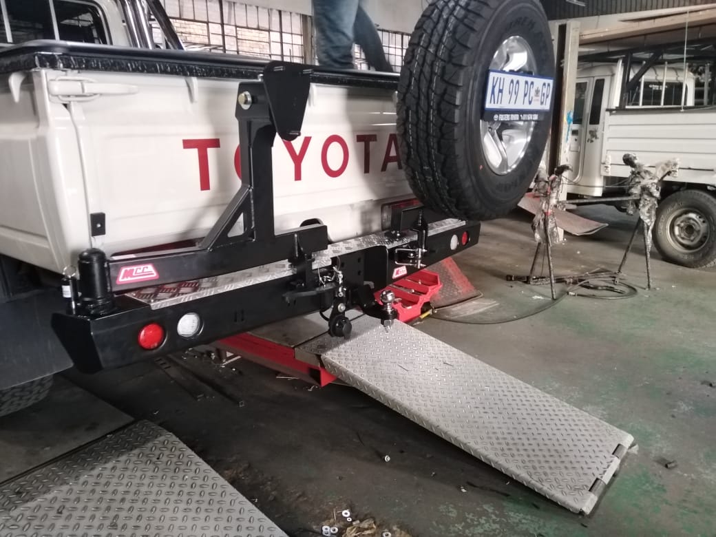 TOYOTA LANDCRUISER 70 SERIES PICK UP MCC REAR BUMPER REPLACEMENT +1 x LEFT SPARE WHEEL CARRIER ARM + 1 x RIGHT SPARE WHEEL CARRIER ARM+TOWBAR - Bumper - Go-4LO